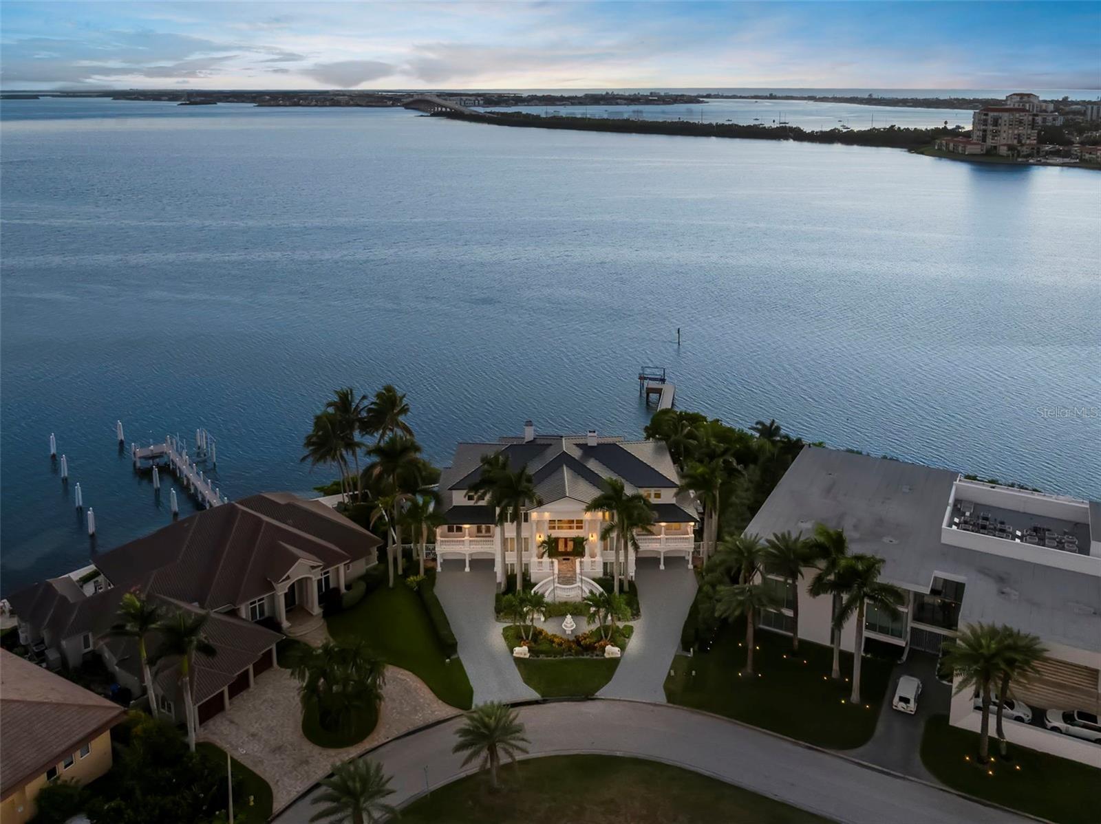 Listing photo id 7 for 6199 54th Street S