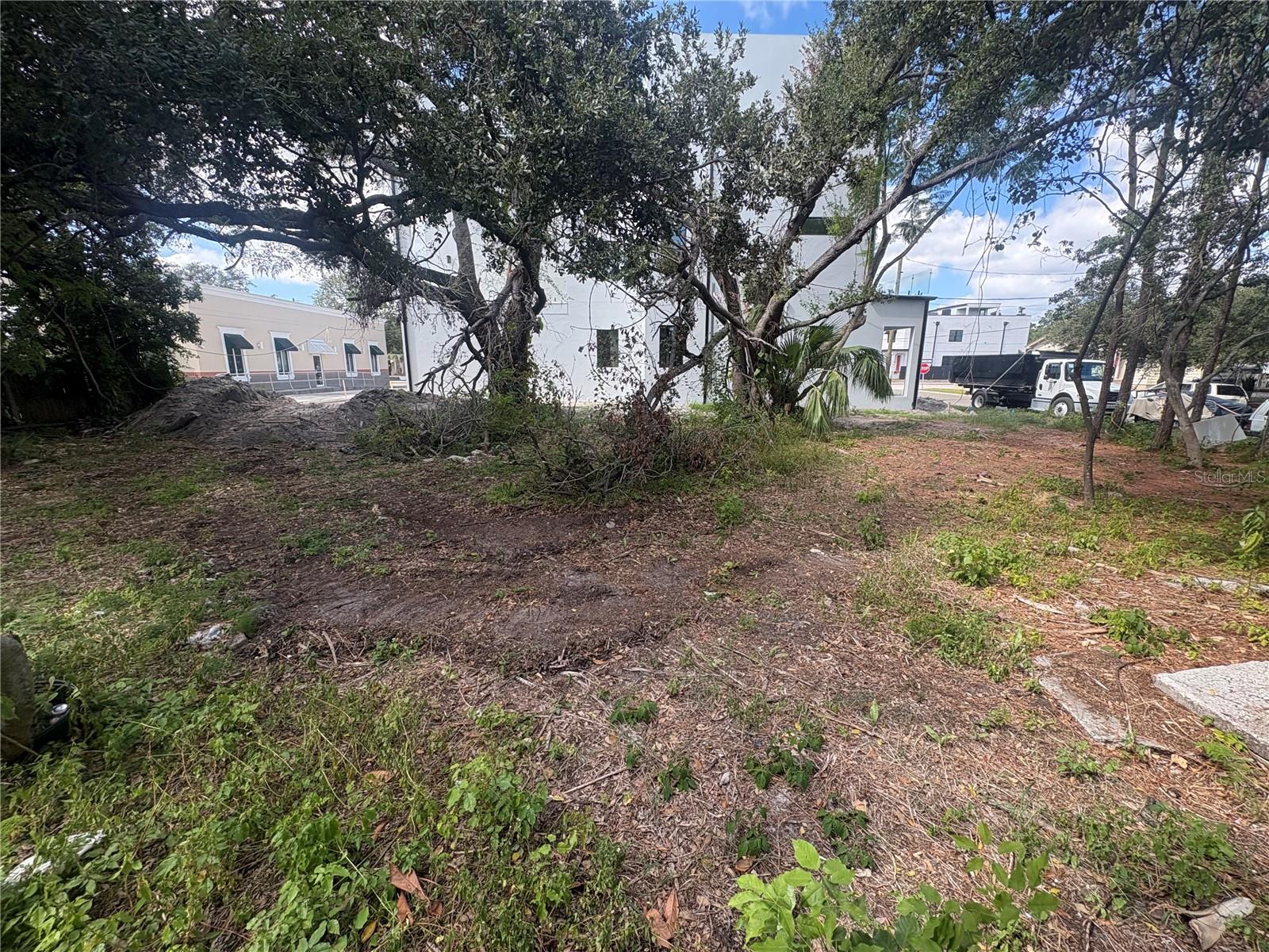 Image 8 of 10 For 2318 North B Street