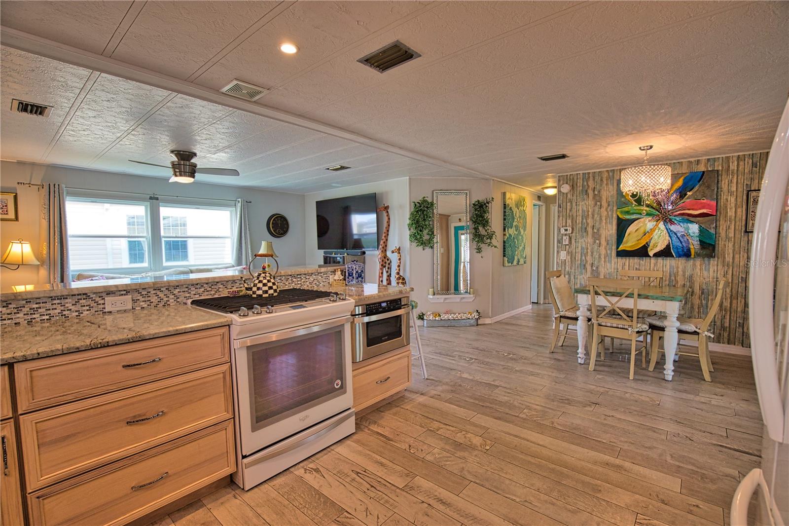 Image 22 of 84 For 748 Sanchez Circle