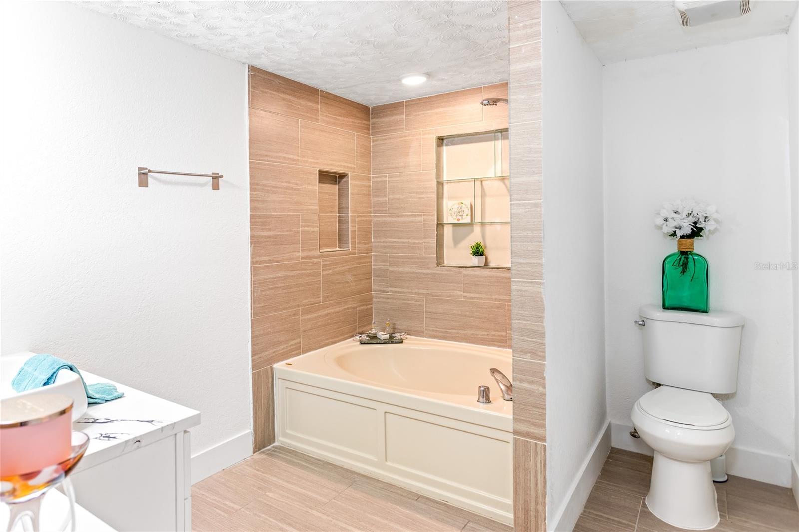 Image 13 of 38 For 8207 Tanglewood Lane