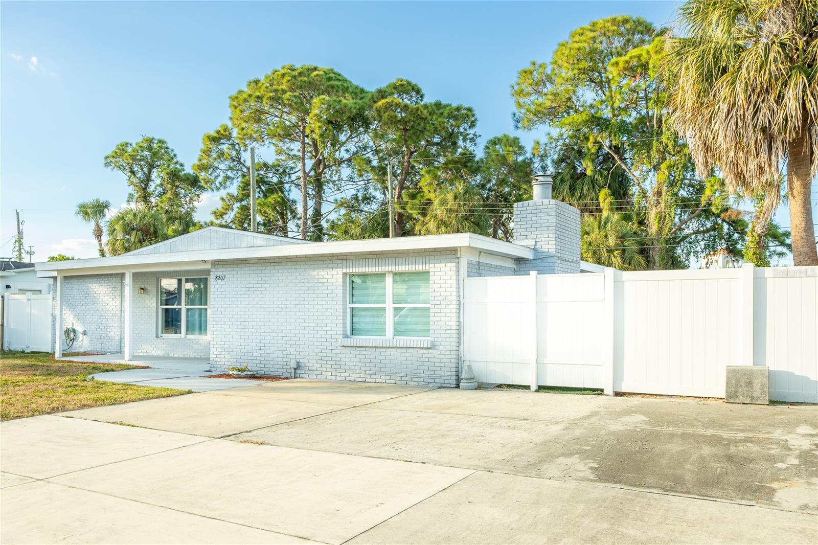 Image 2 of 38 For 8207 Tanglewood Lane