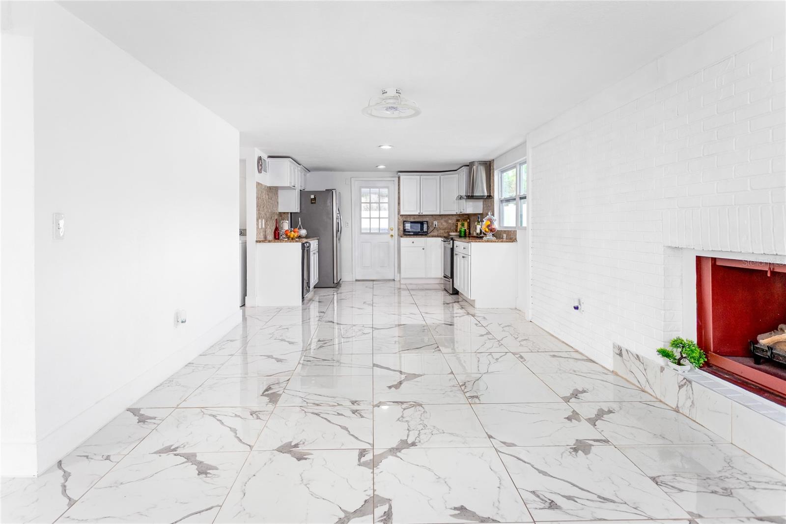 Image 4 of 38 For 8207 Tanglewood Lane