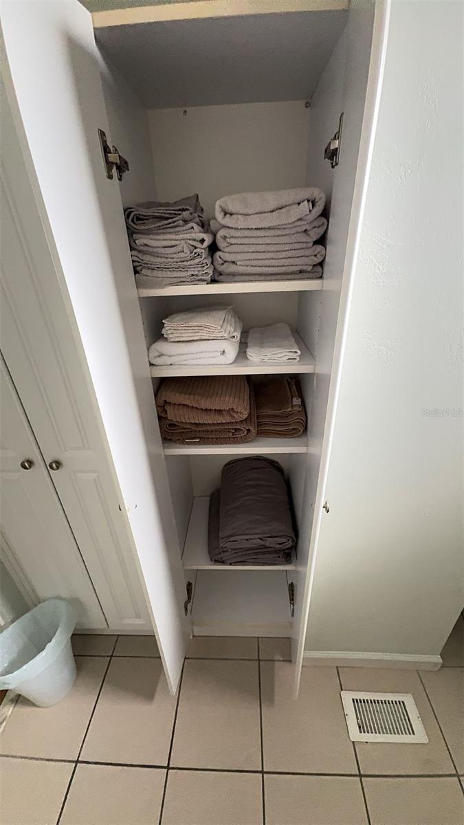 Listing photo id 12 for 4851 Gandy Boulevard B11l38