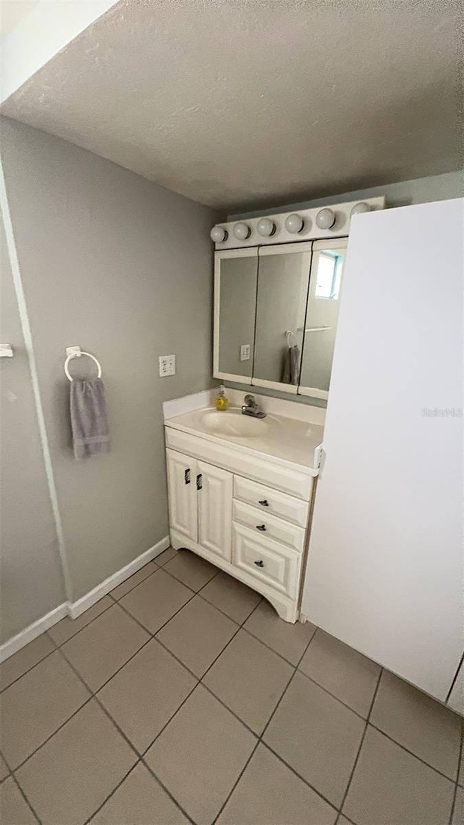 Listing photo id 14 for 4851 Gandy Boulevard B11l38