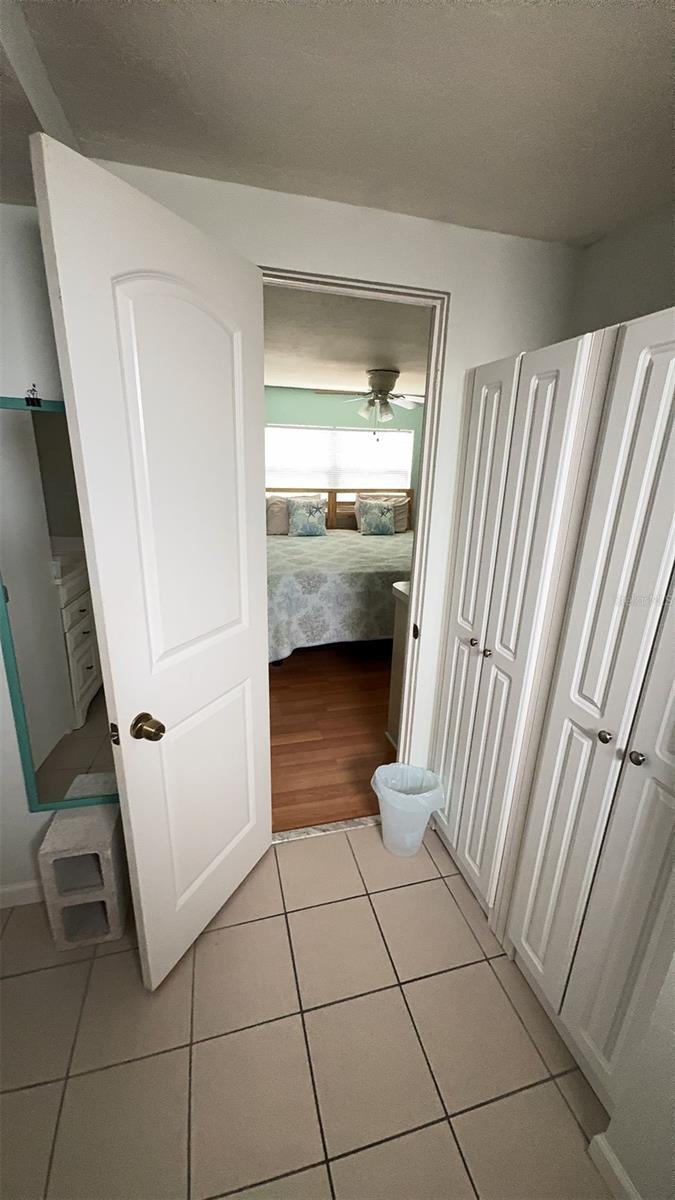 Listing photo id 23 for 4851 Gandy Boulevard B11l38