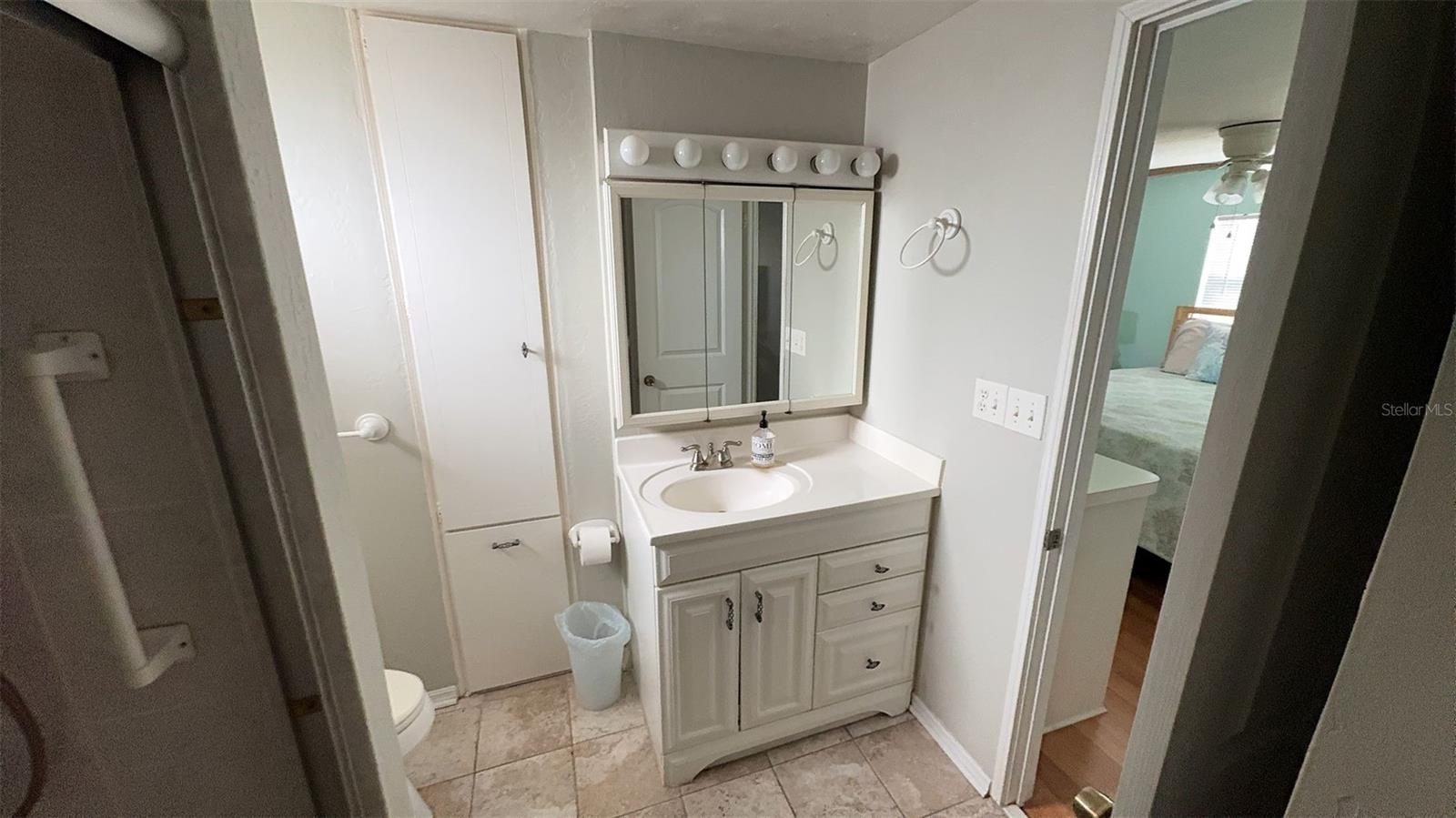 Listing photo id 25 for 4851 Gandy Boulevard B11l38