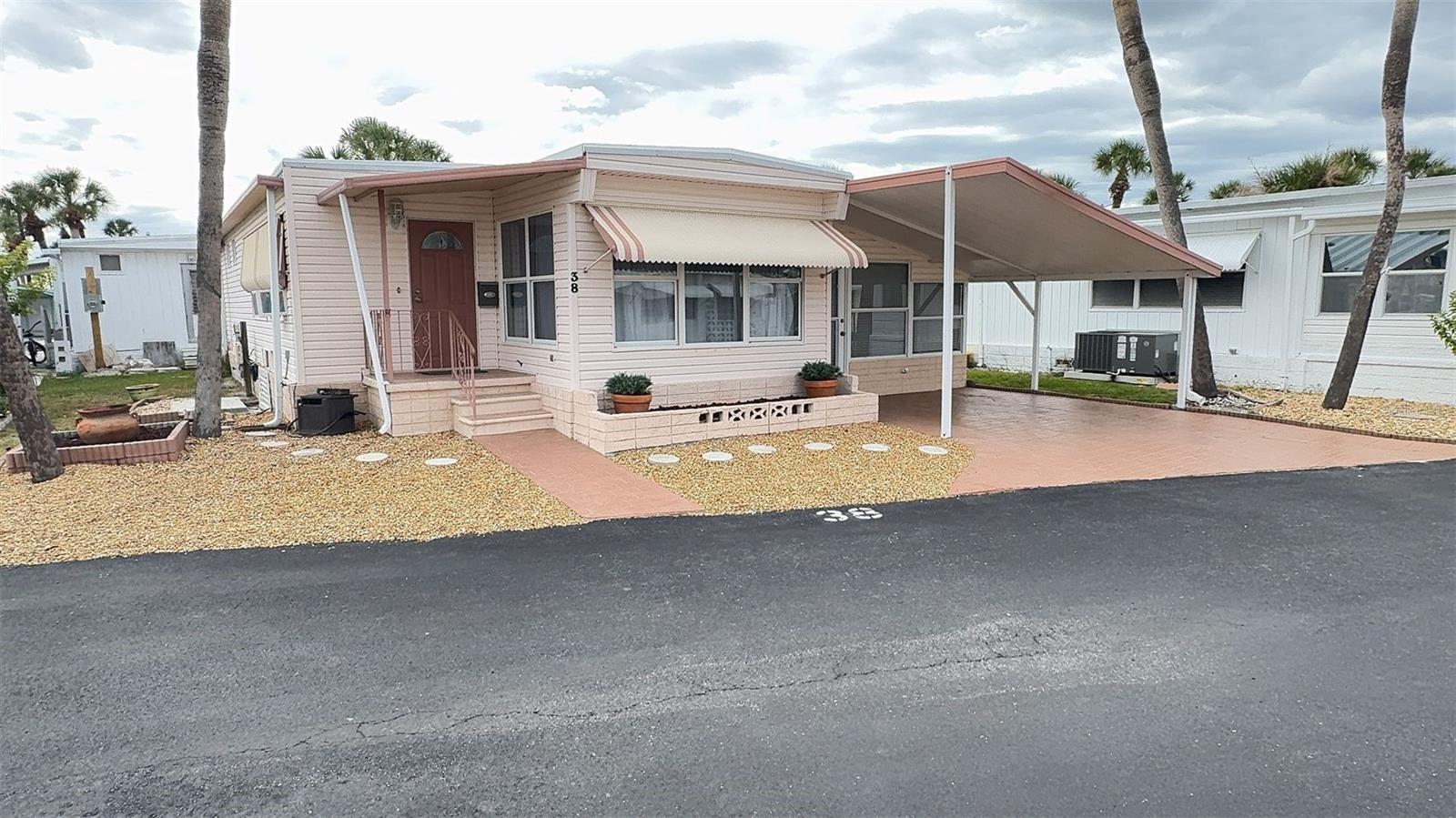 Listing photo id 1 for 4851 Gandy Boulevard B11l38