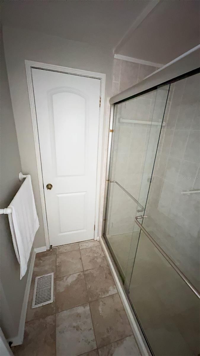 Listing photo id 28 for 4851 Gandy Boulevard B11l38