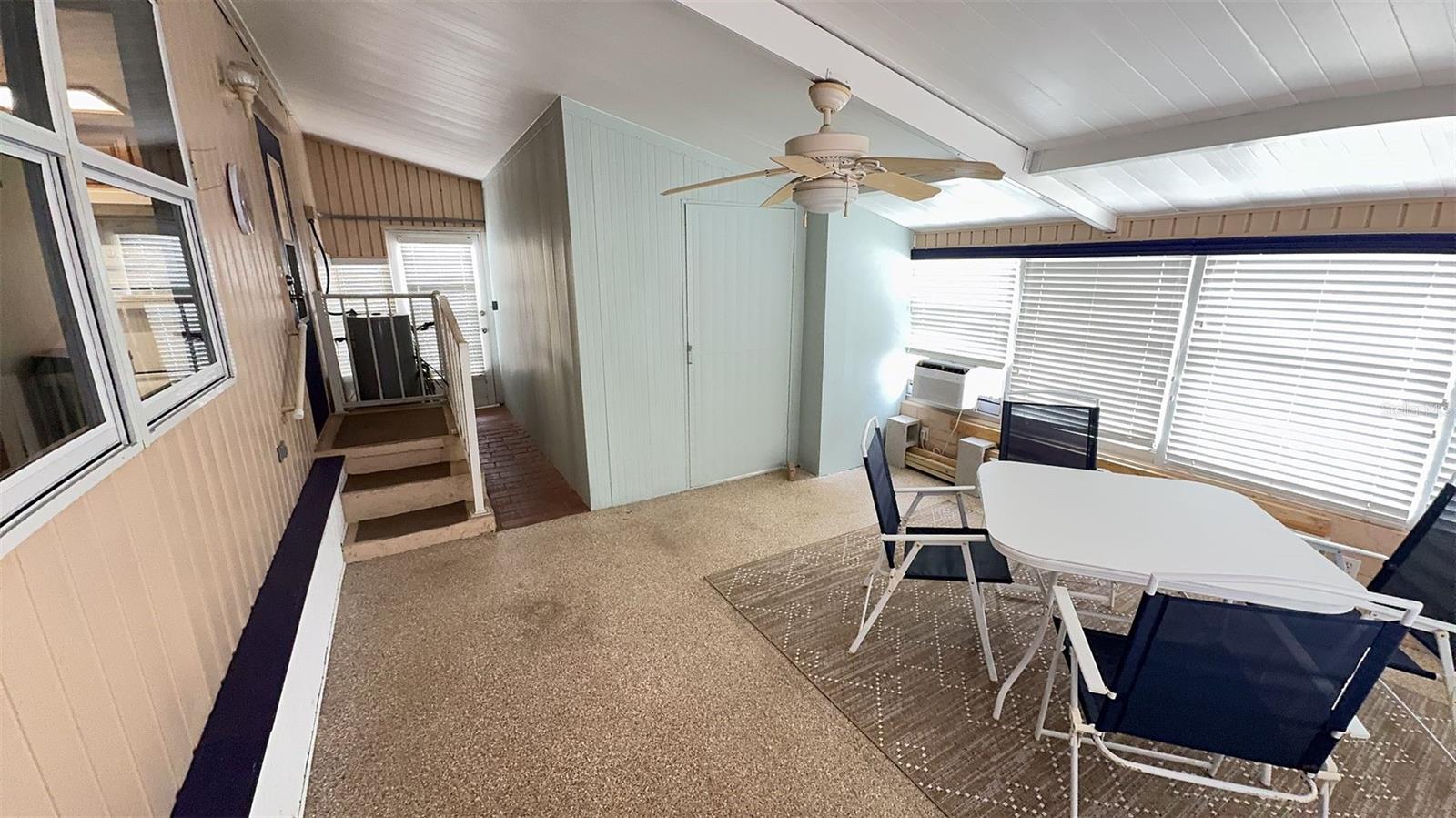 Listing photo id 29 for 4851 Gandy Boulevard B11l38