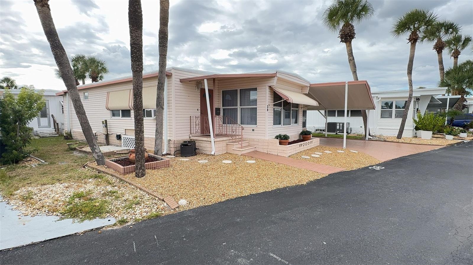 Listing photo id 2 for 4851 Gandy Boulevard B11l38