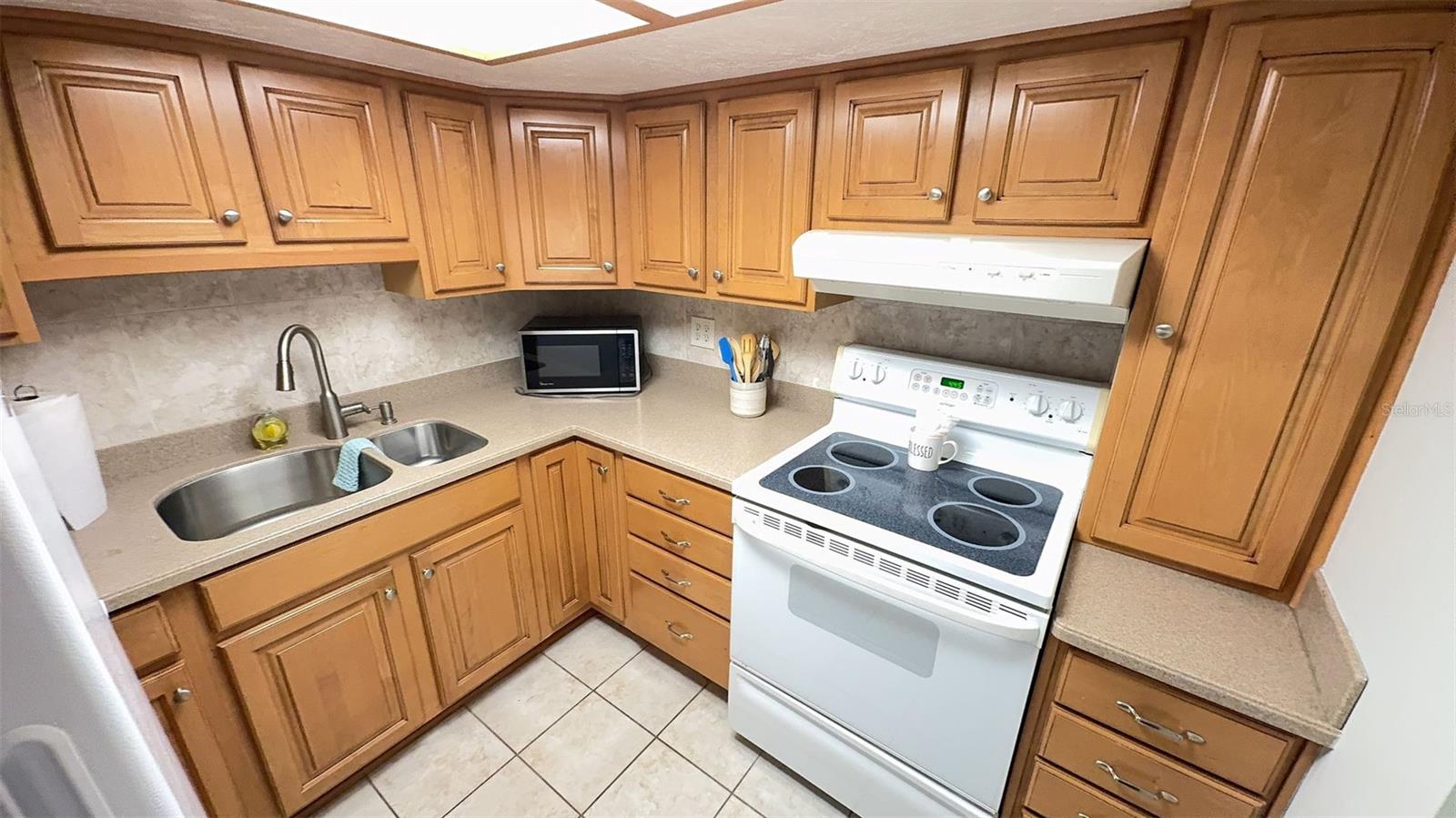 Listing photo id 7 for 4851 Gandy Boulevard B11l38