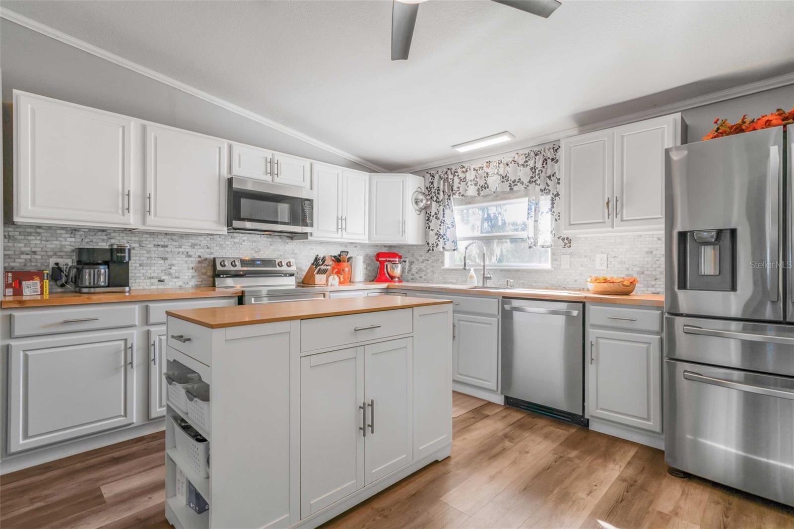 Image 4 of 75 For 6716 Riverbend Road