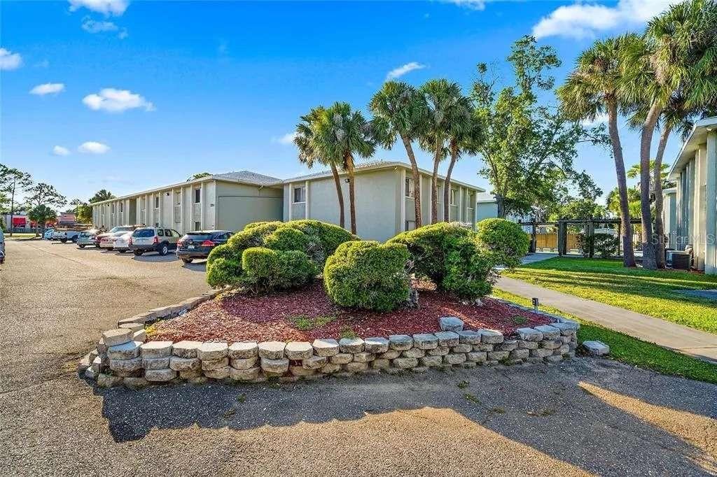 Image 3 of 24 For 379 47th Avenue N 103