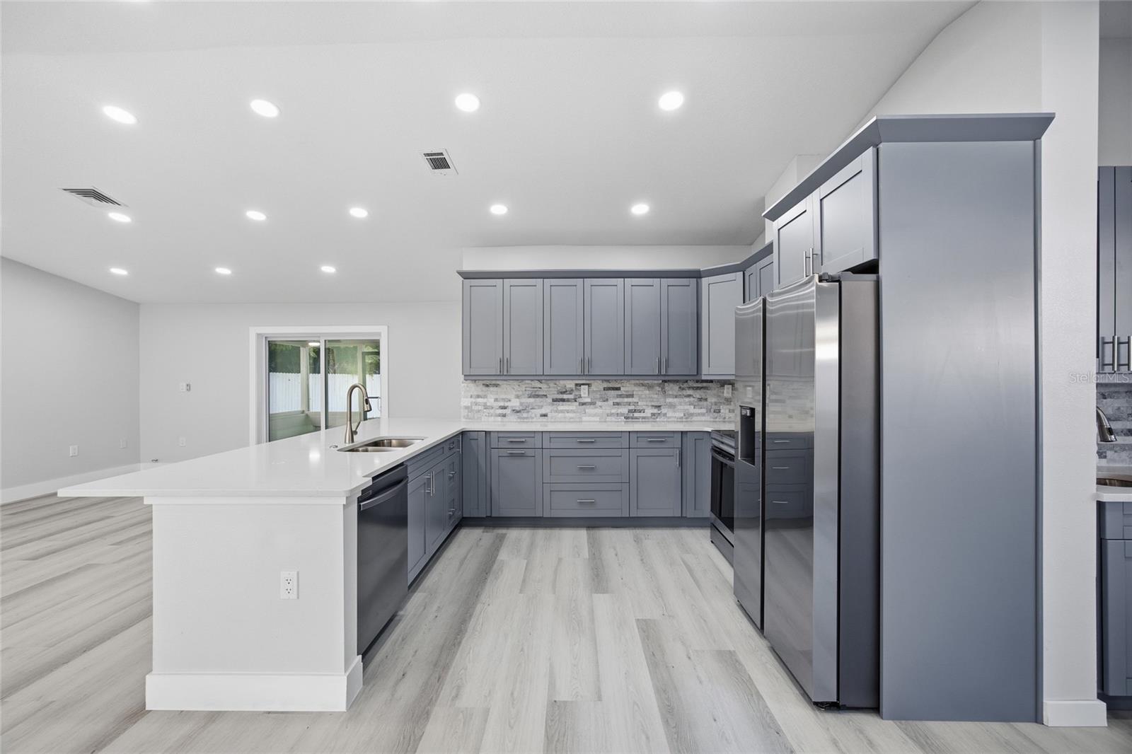 Image 11 of 32 For 7809 Dover Court N