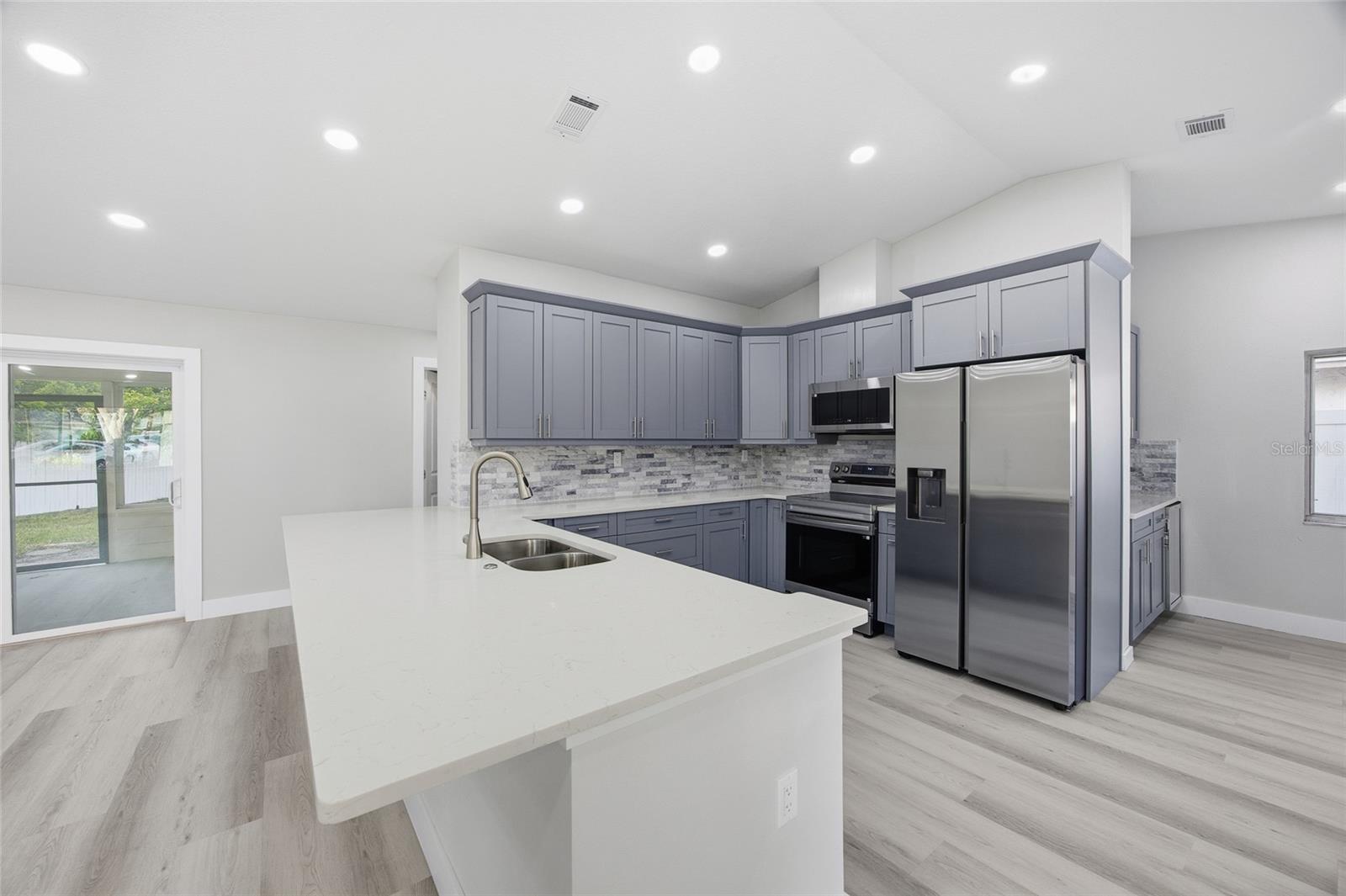 Image 12 of 32 For 7809 Dover Court N