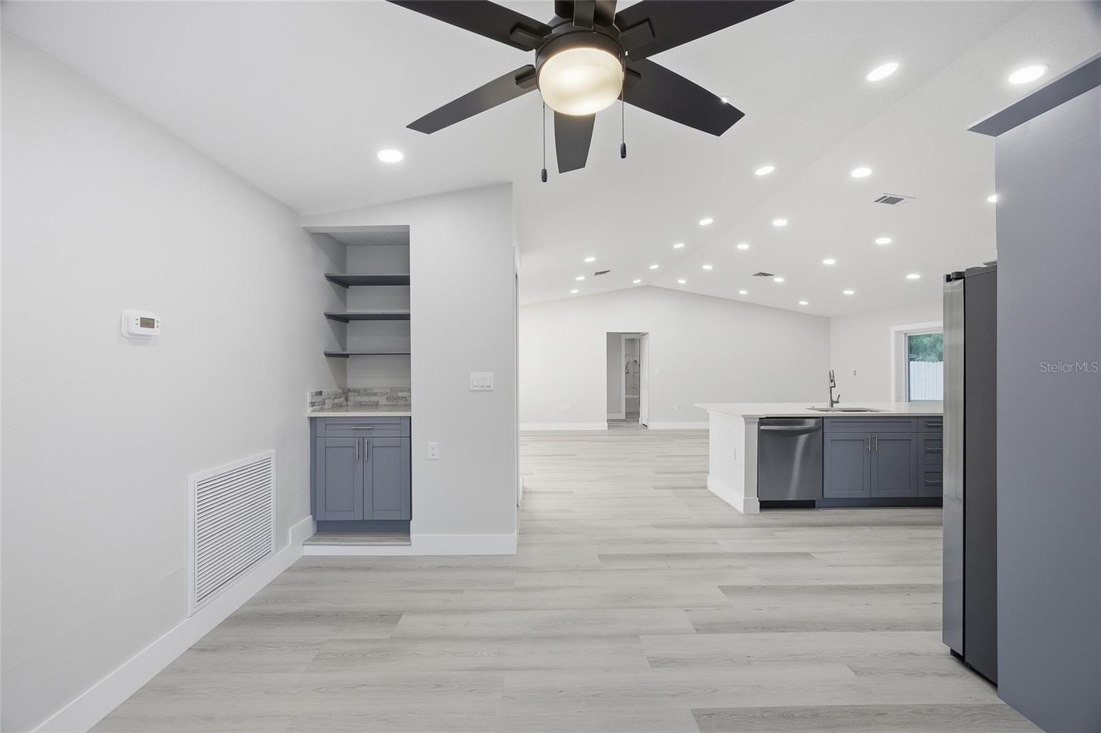 Image 14 of 32 For 7809 Dover Court N