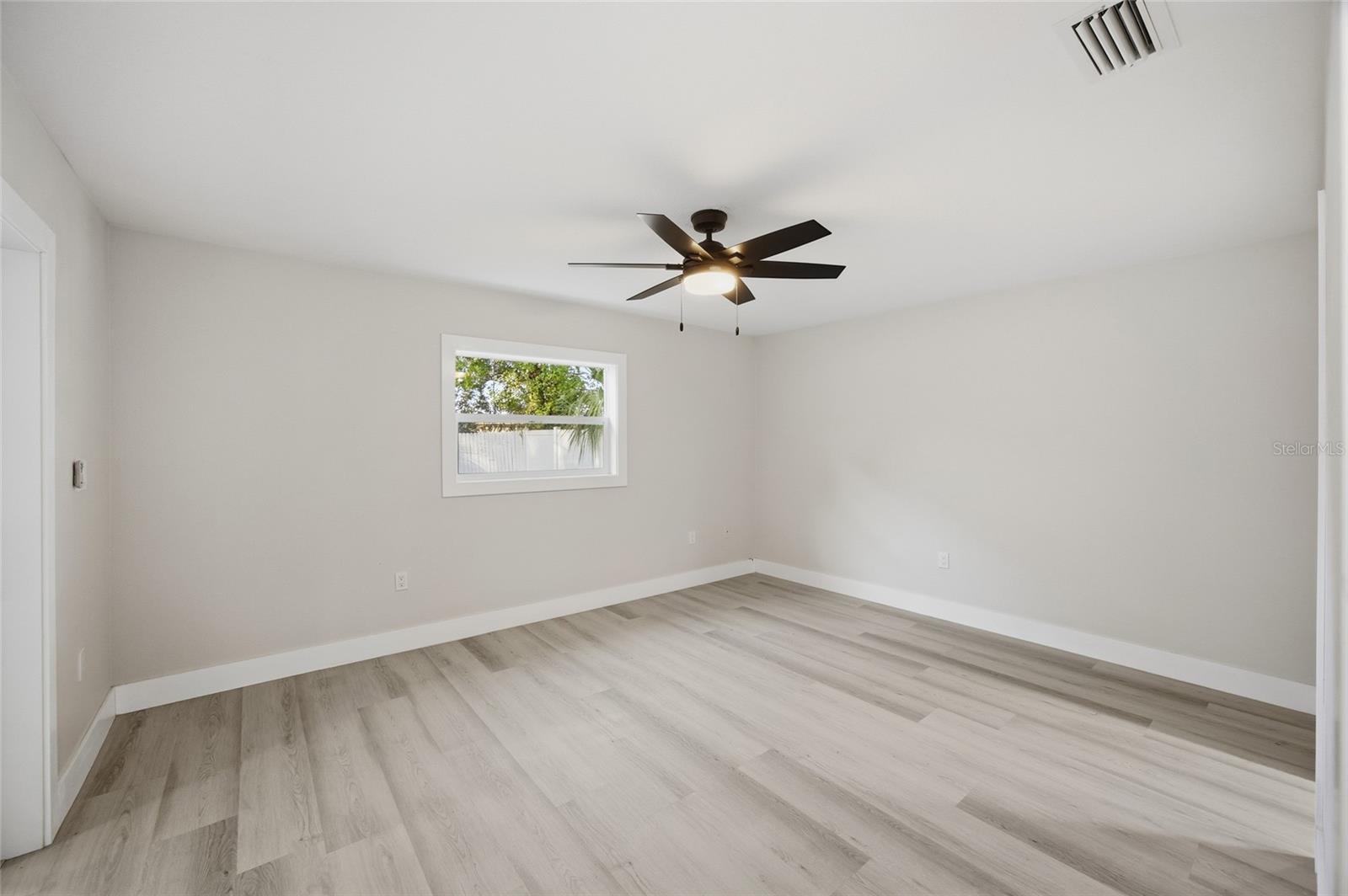 Image 15 of 32 For 7809 Dover Court N