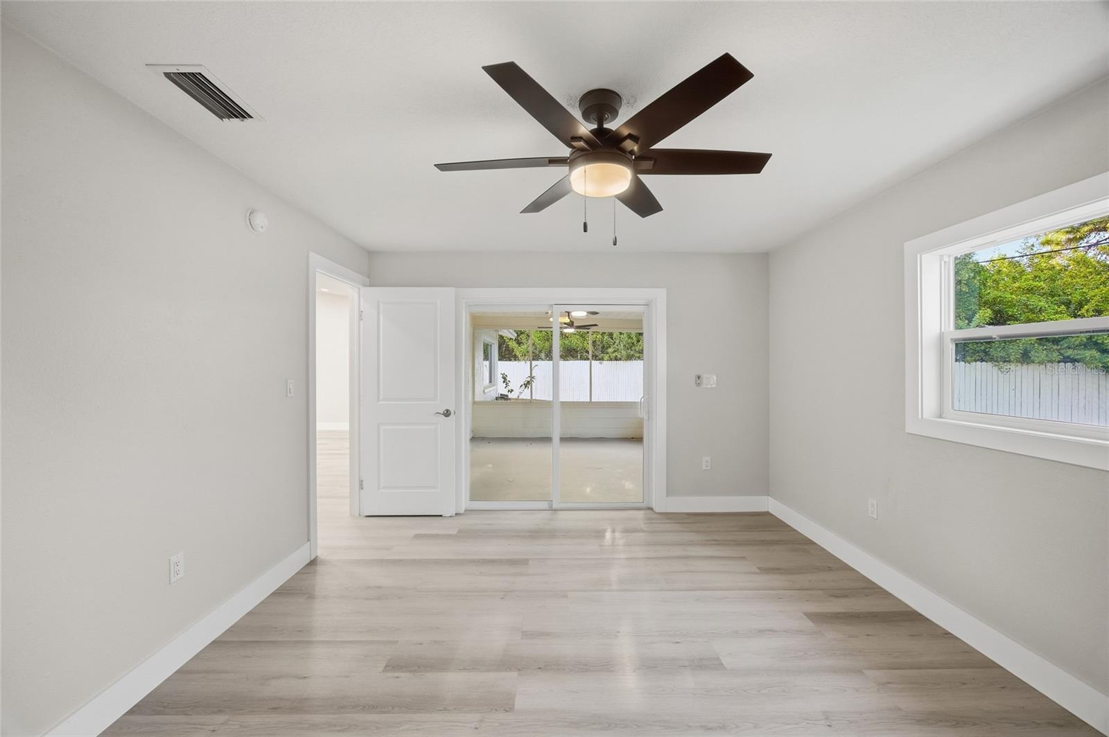 Image 16 of 32 For 7809 Dover Court N