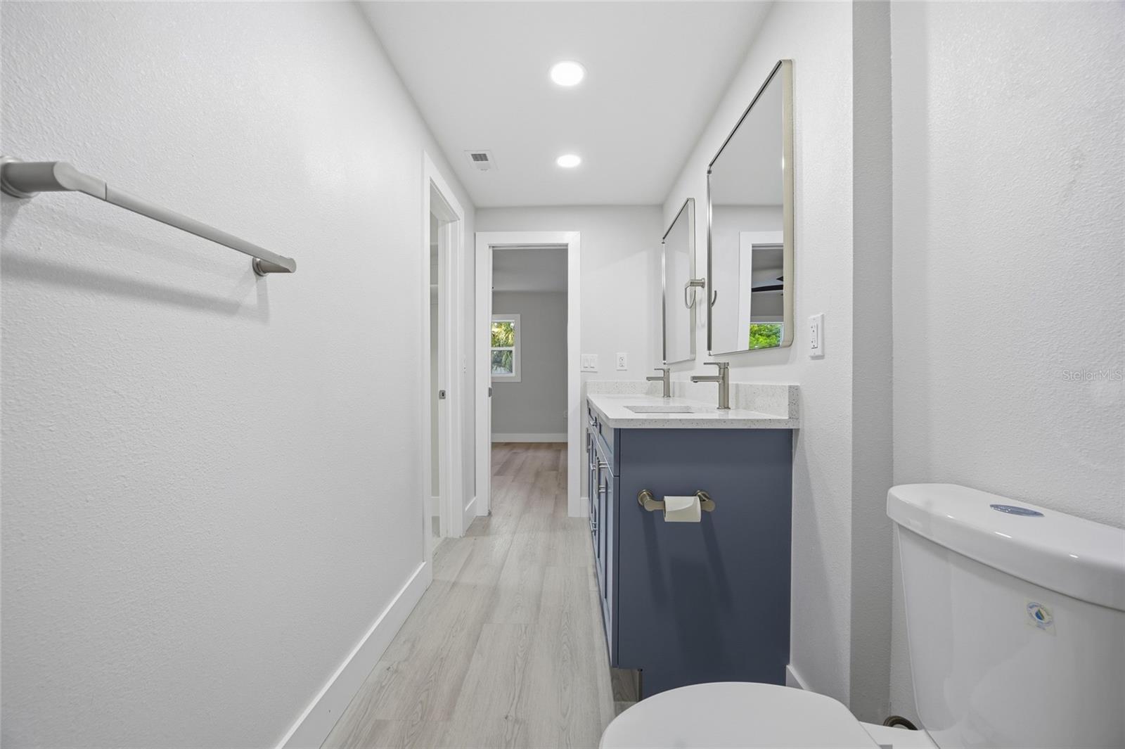 Image 18 of 32 For 7809 Dover Court N