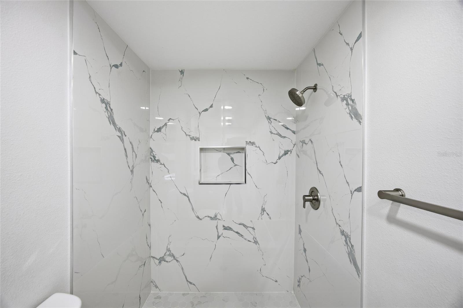 Image 21 of 32 For 7809 Dover Court N