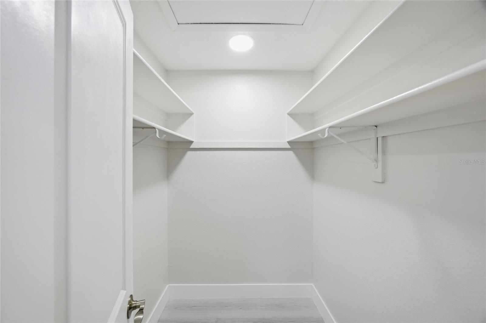 Image 22 of 32 For 7809 Dover Court N