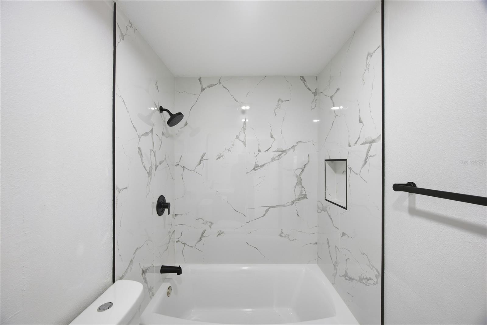 Image 26 of 32 For 7809 Dover Court N