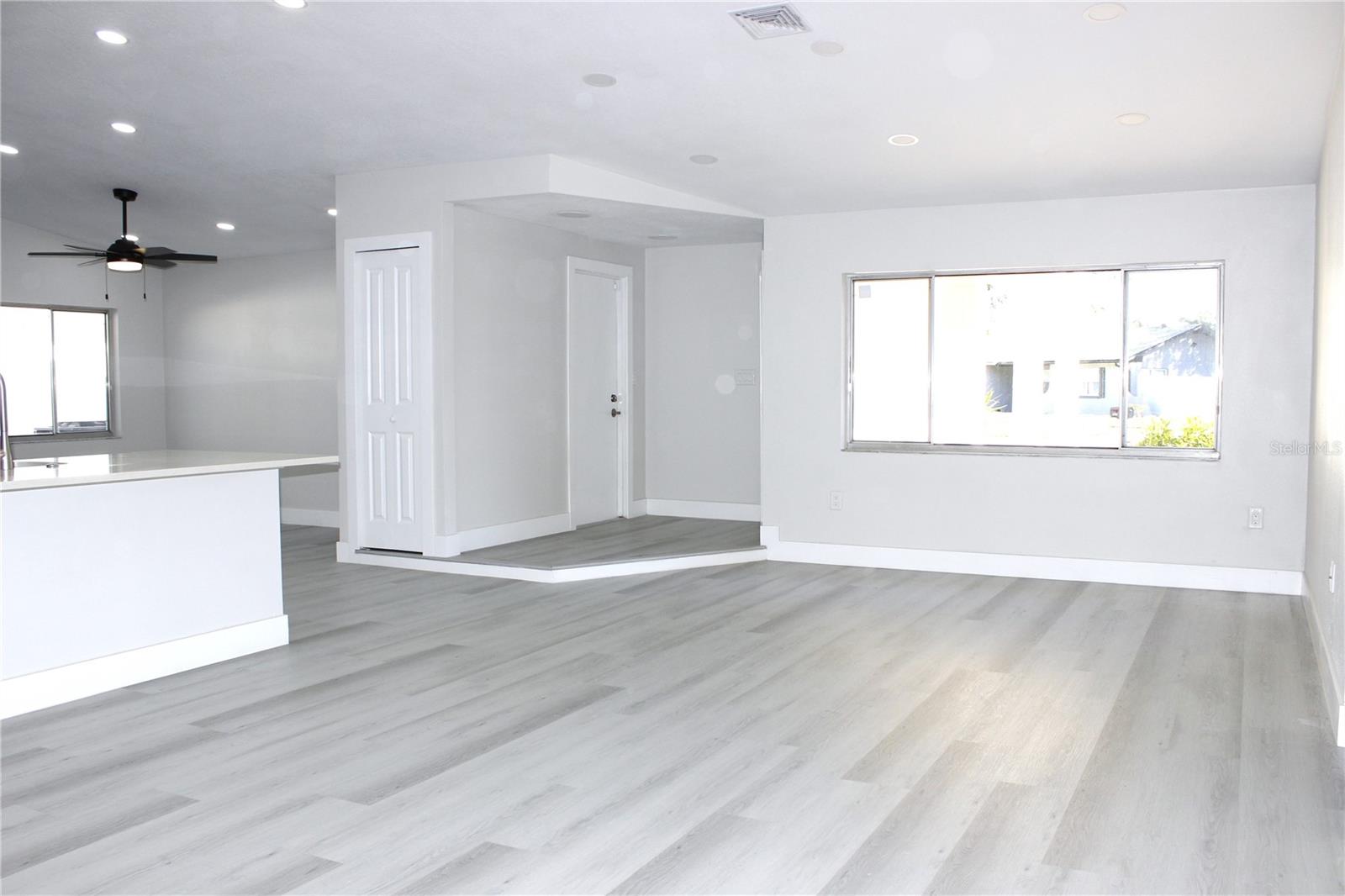 Image 3 of 10 For 7809 Dover Court N