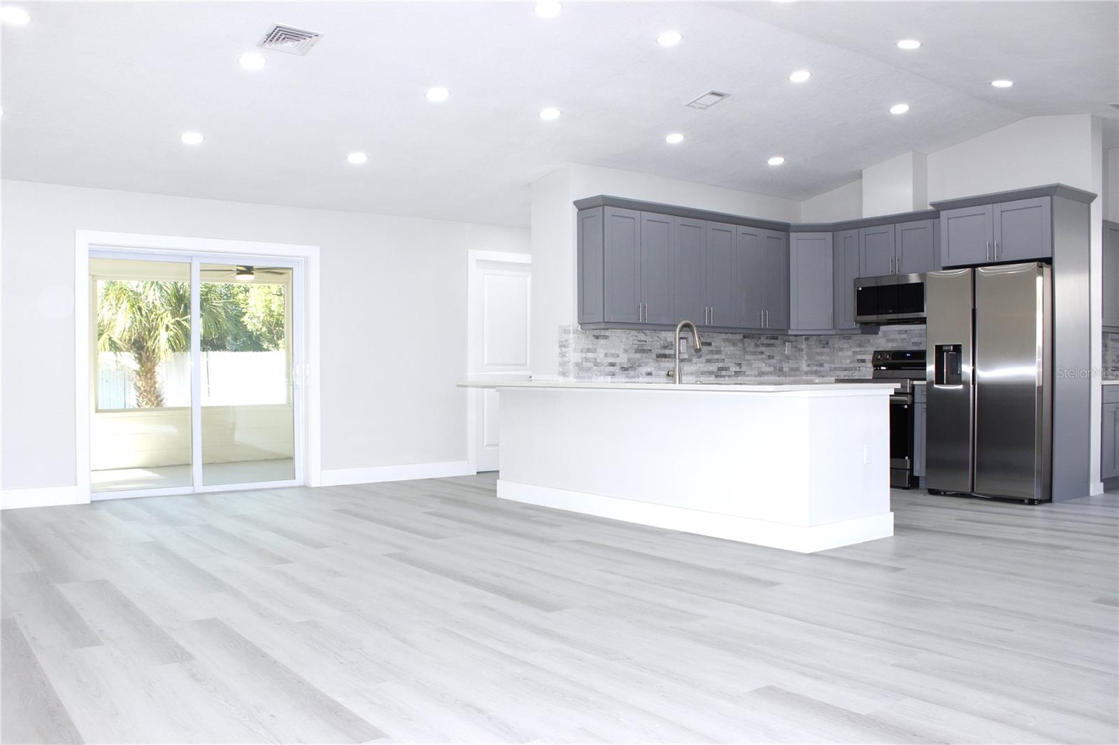 Image 4 of 10 For 7809 Dover Court N