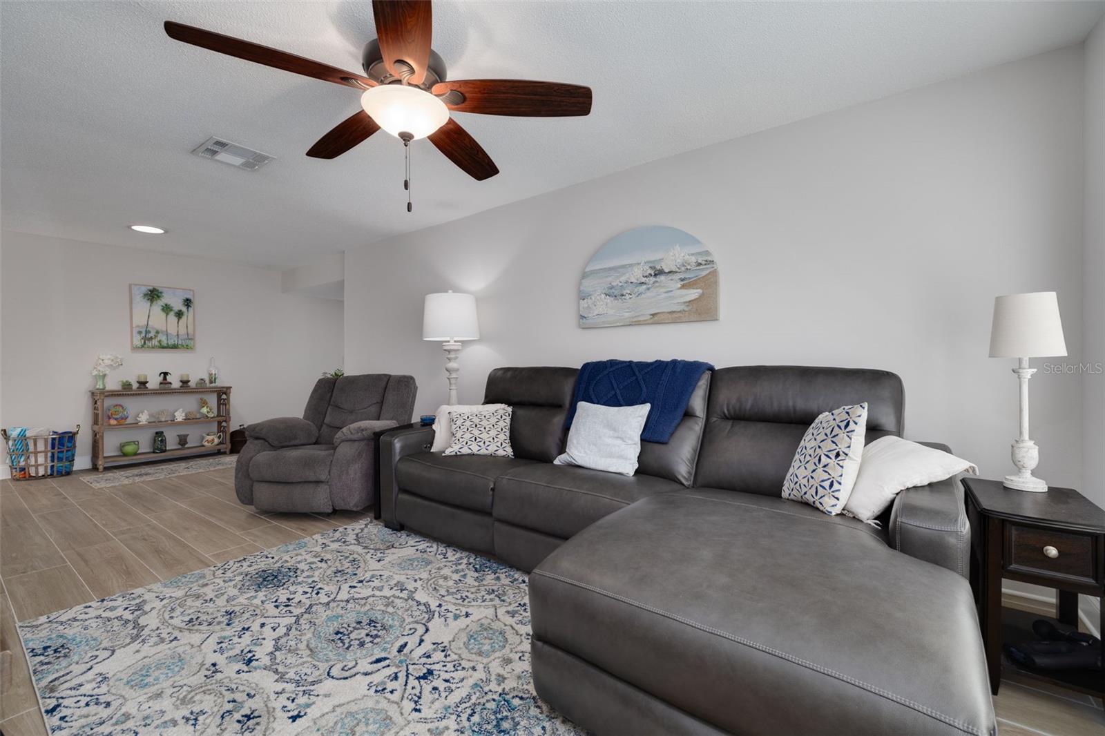 Image 16 of 28 For 1627 Dale Circle S