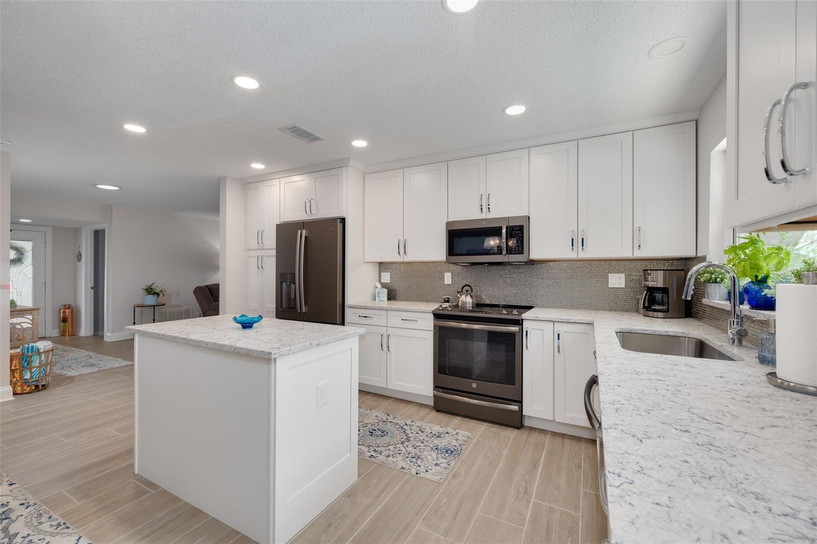 Image 20 of 28 For 1627 Dale Circle S