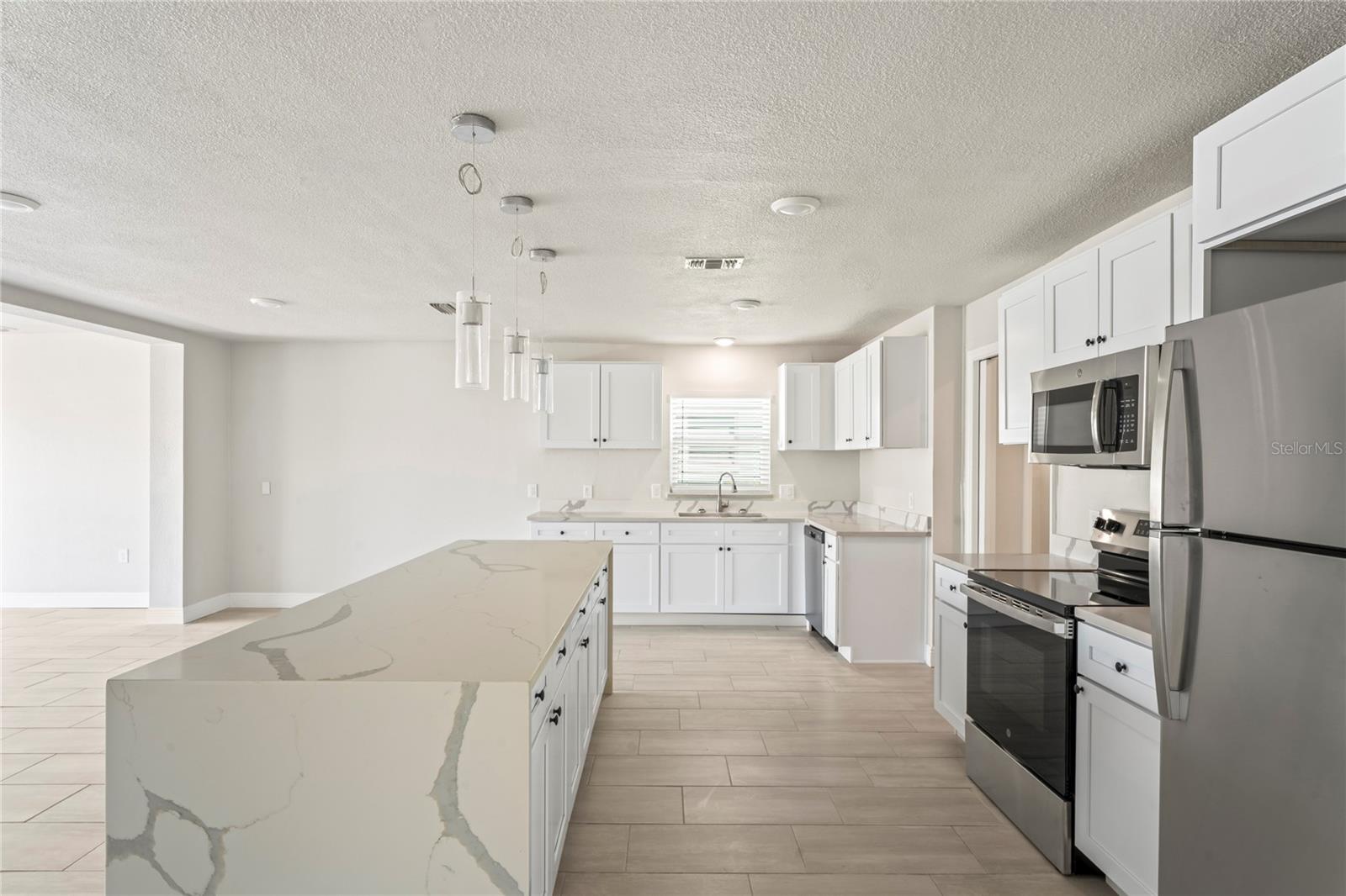 Listing photo id 8 for 516 Crystal Drive
