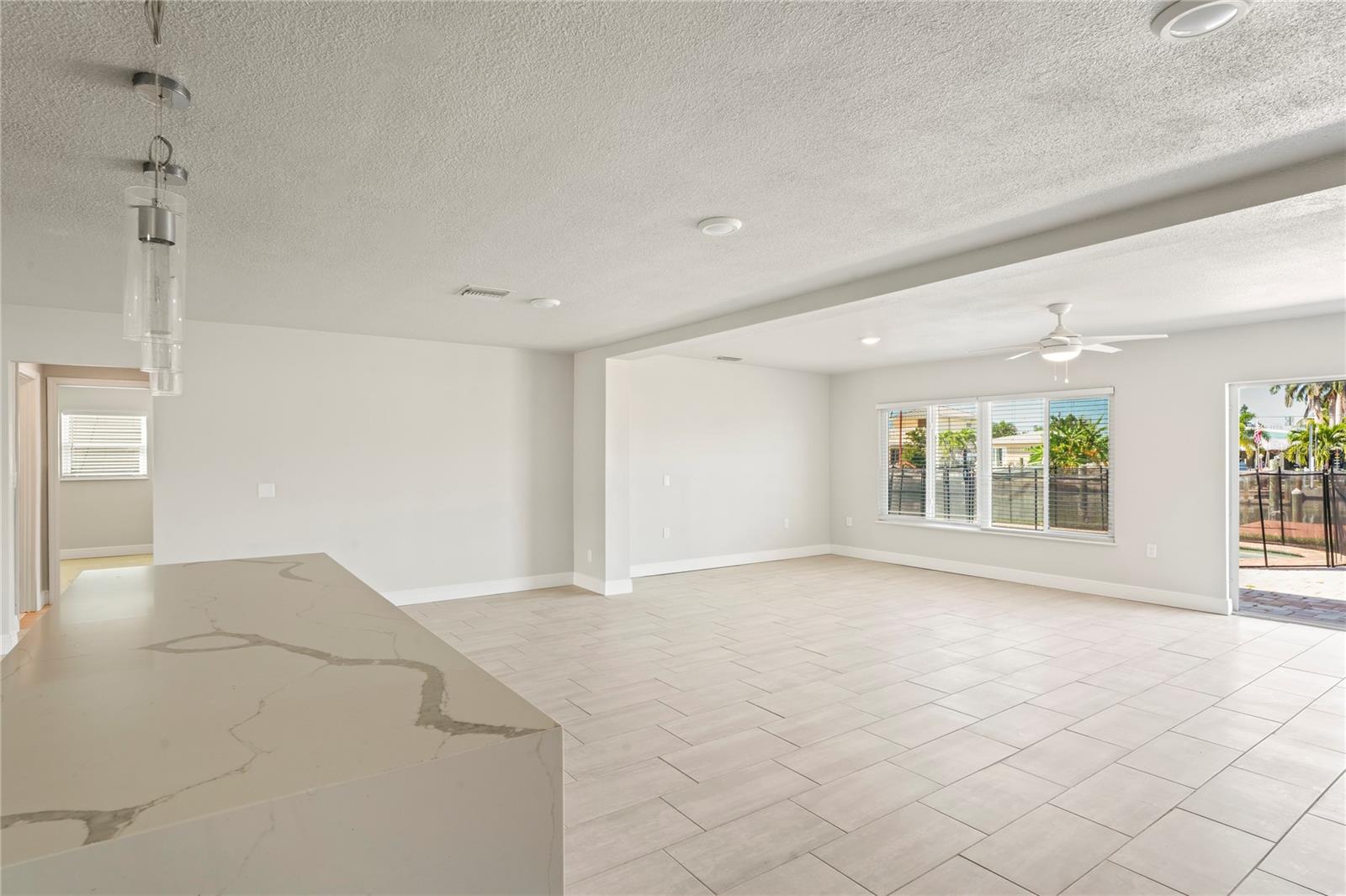 Listing photo id 11 for 516 Crystal Drive