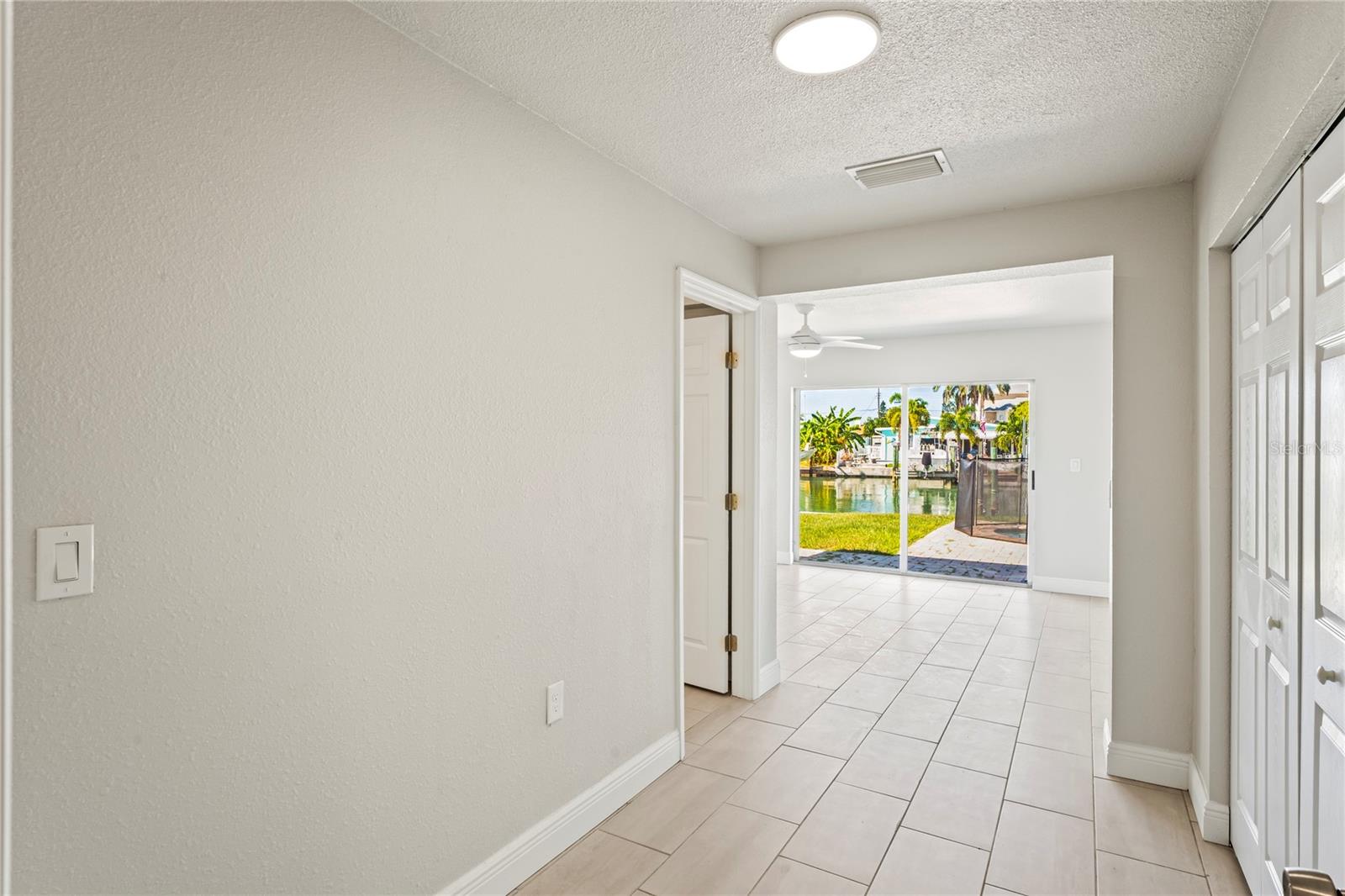 Listing photo id 12 for 516 Crystal Drive