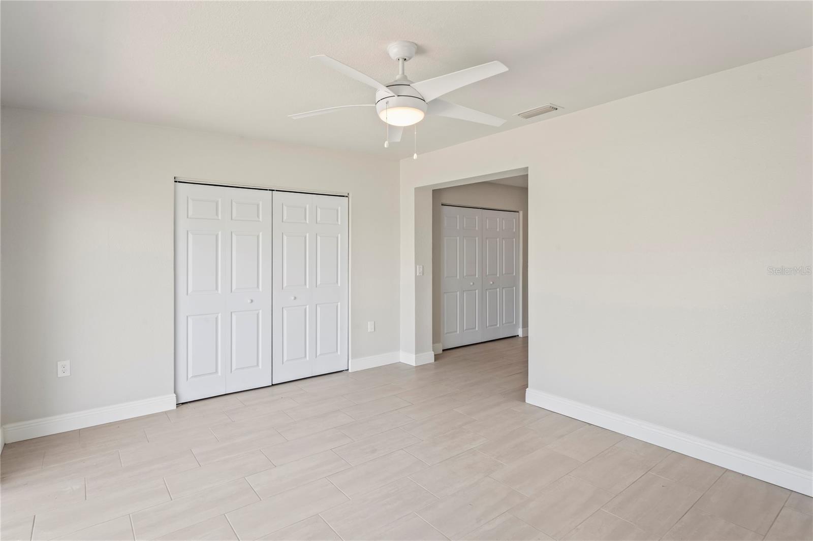 Listing photo id 13 for 516 Crystal Drive