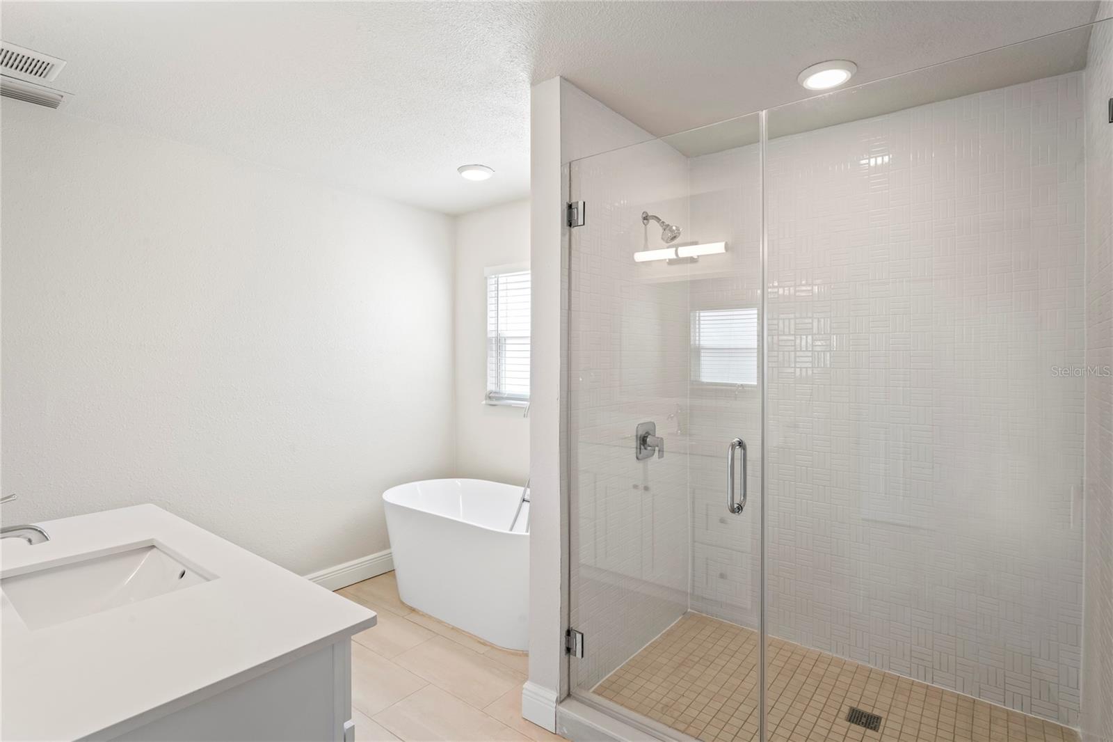 Listing photo id 14 for 516 Crystal Drive