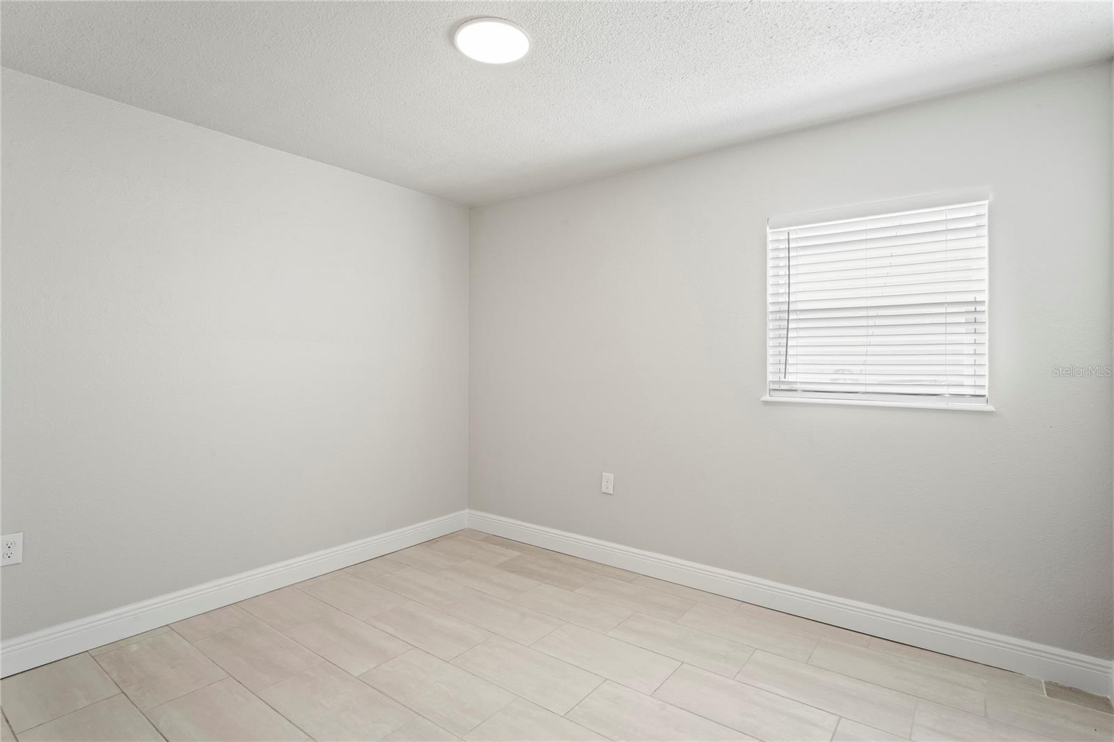 Listing photo id 16 for 516 Crystal Drive