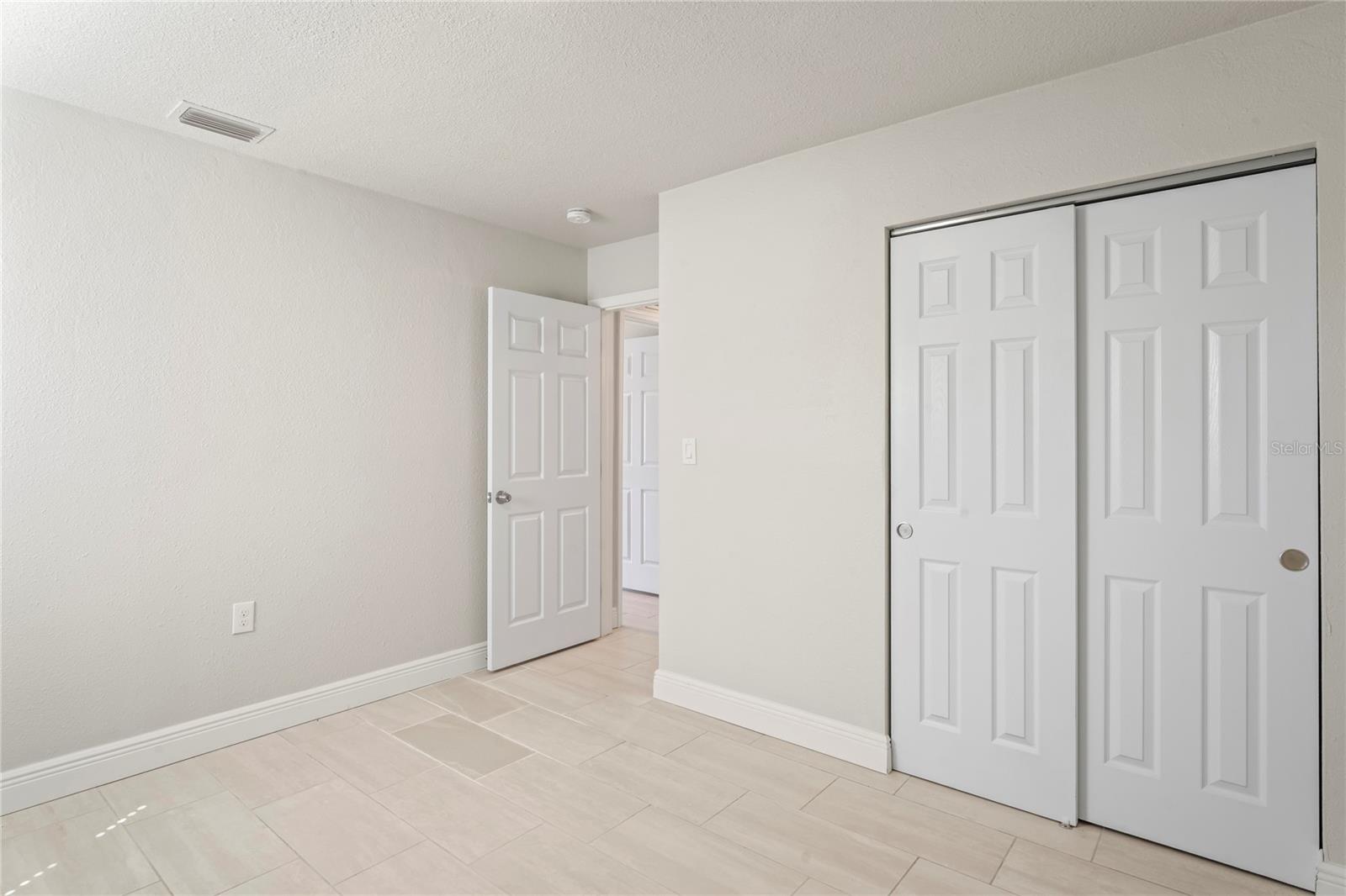 Listing photo id 17 for 516 Crystal Drive