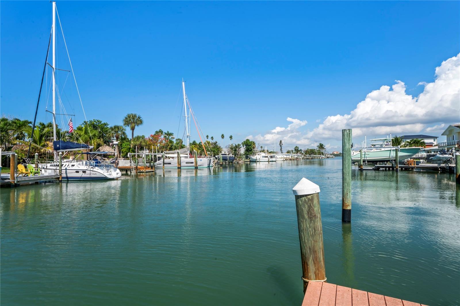 Listing photo id 0 for 516 Crystal Drive