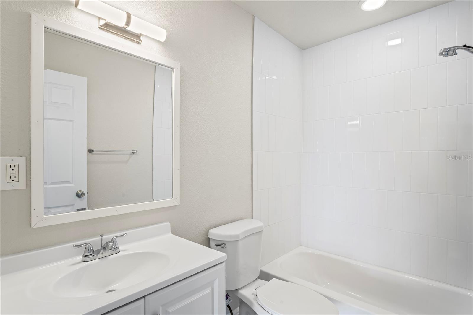 Listing photo id 18 for 516 Crystal Drive