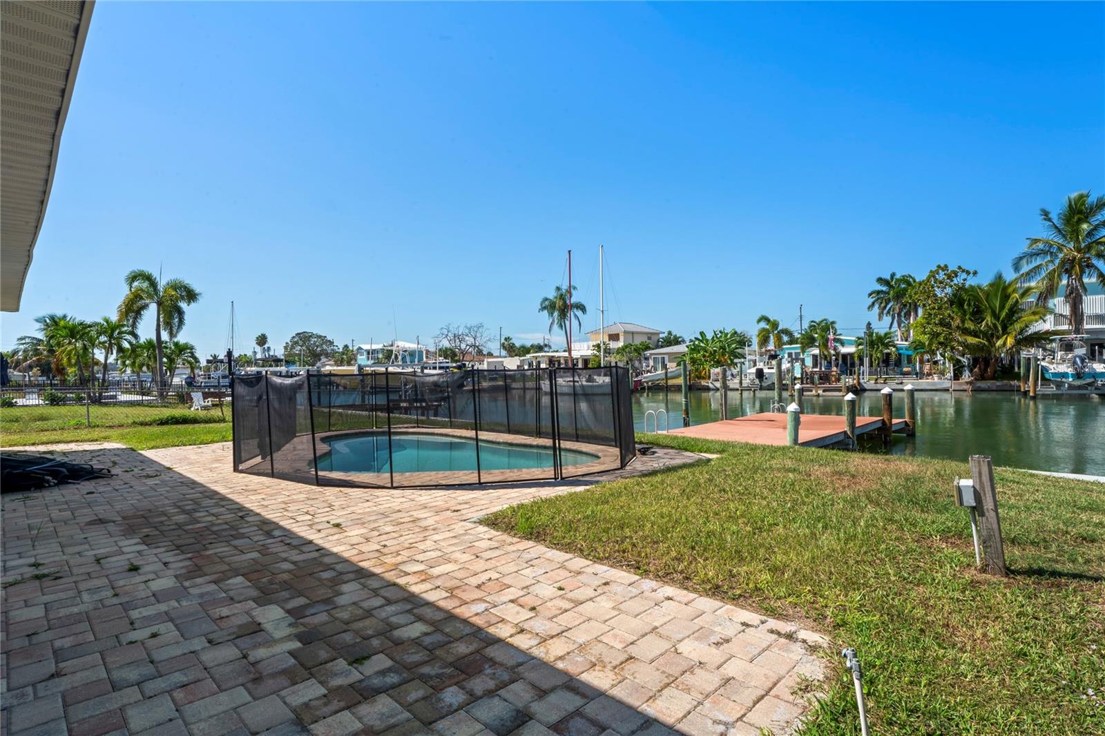 Listing photo id 1 for 516 Crystal Drive