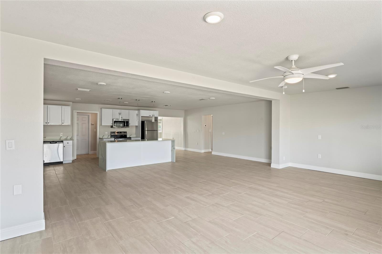 Listing photo id 6 for 516 Crystal Drive