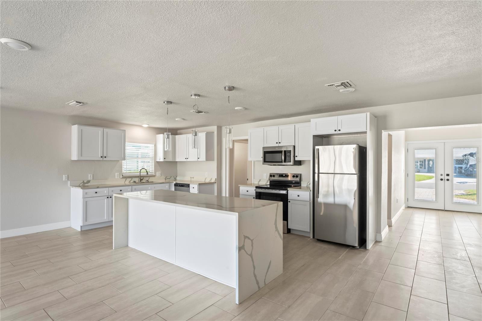 Listing photo id 7 for 516 Crystal Drive