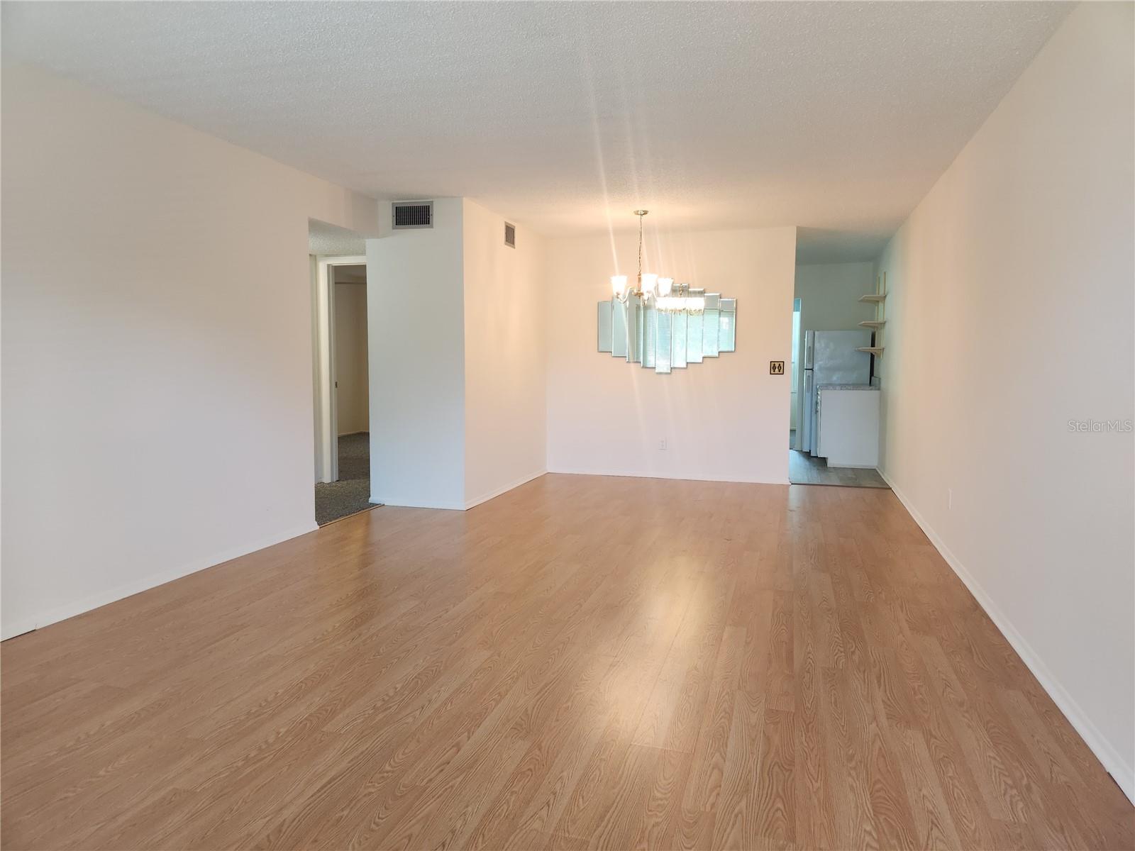 Image 3 of 26 For 2358 Ecuadorian Way 40