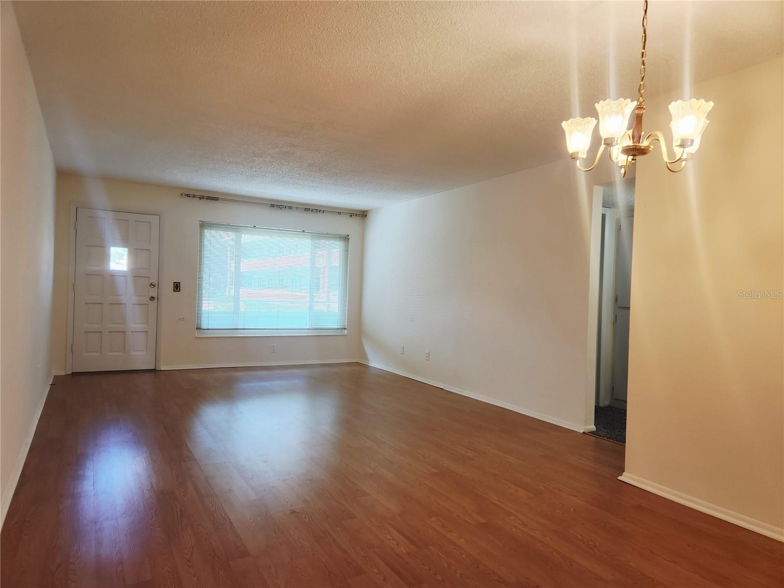 Image 4 of 26 For 2358 Ecuadorian Way 40