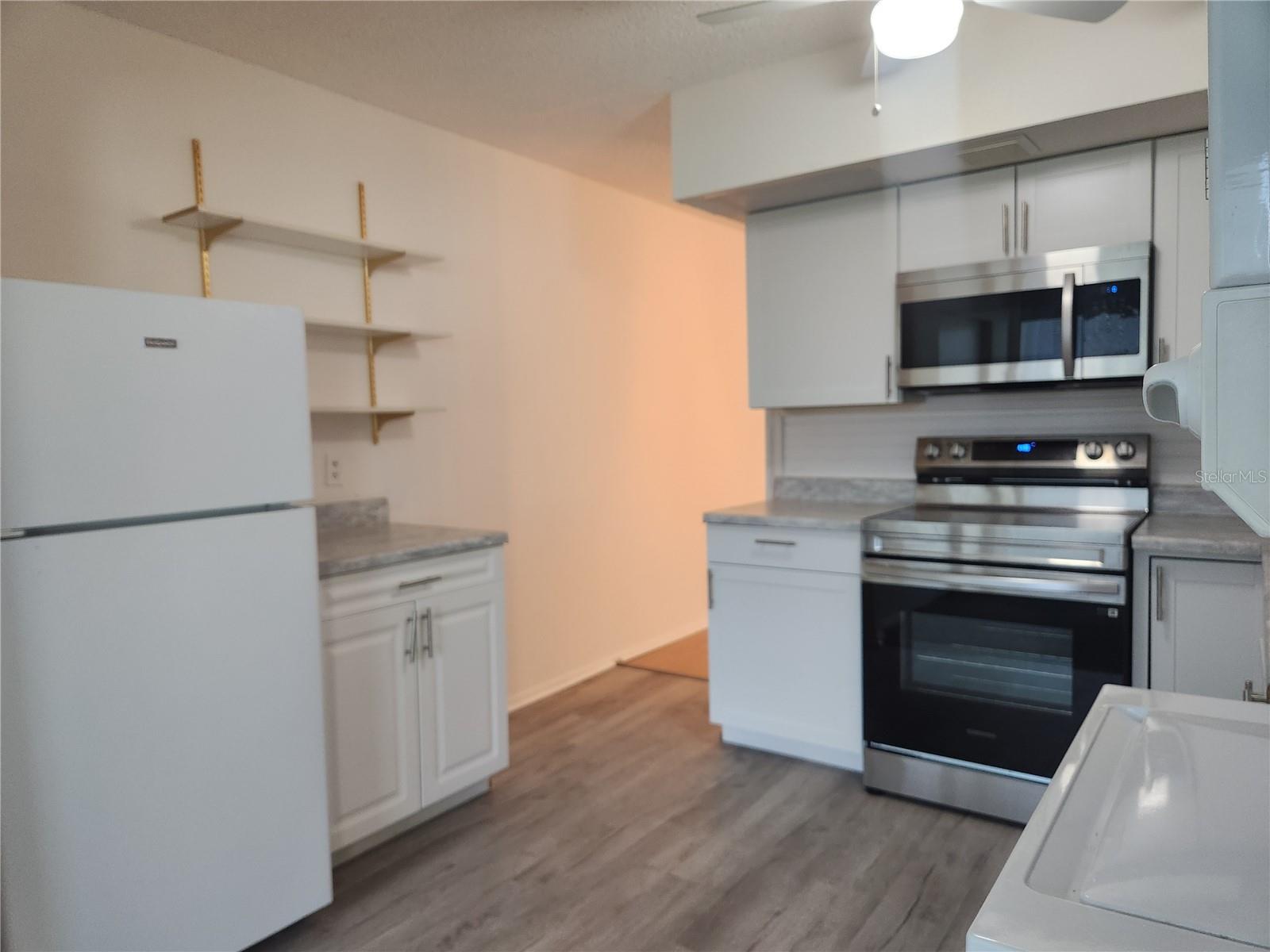 Image 6 of 26 For 2358 Ecuadorian Way 40