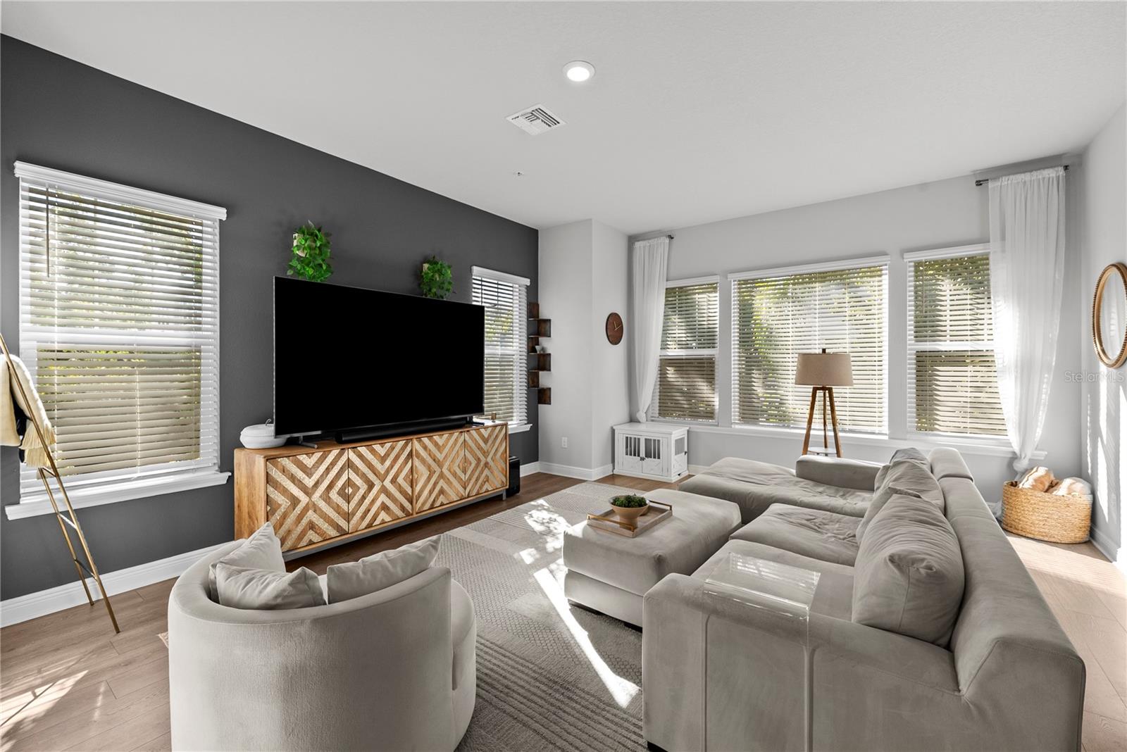 Image 12 of 41 For 203 Tampania Avenue 1