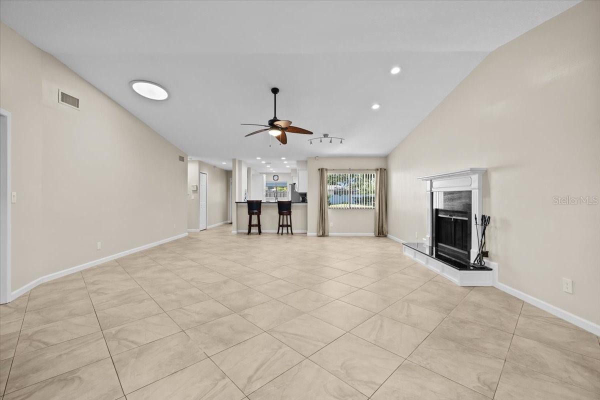 Image 17 of 42 For 1994 Whitney Way