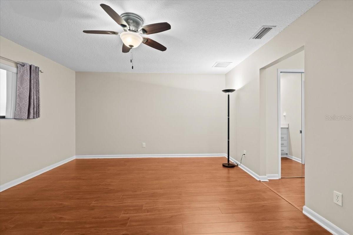 Image 21 of 42 For 1994 Whitney Way