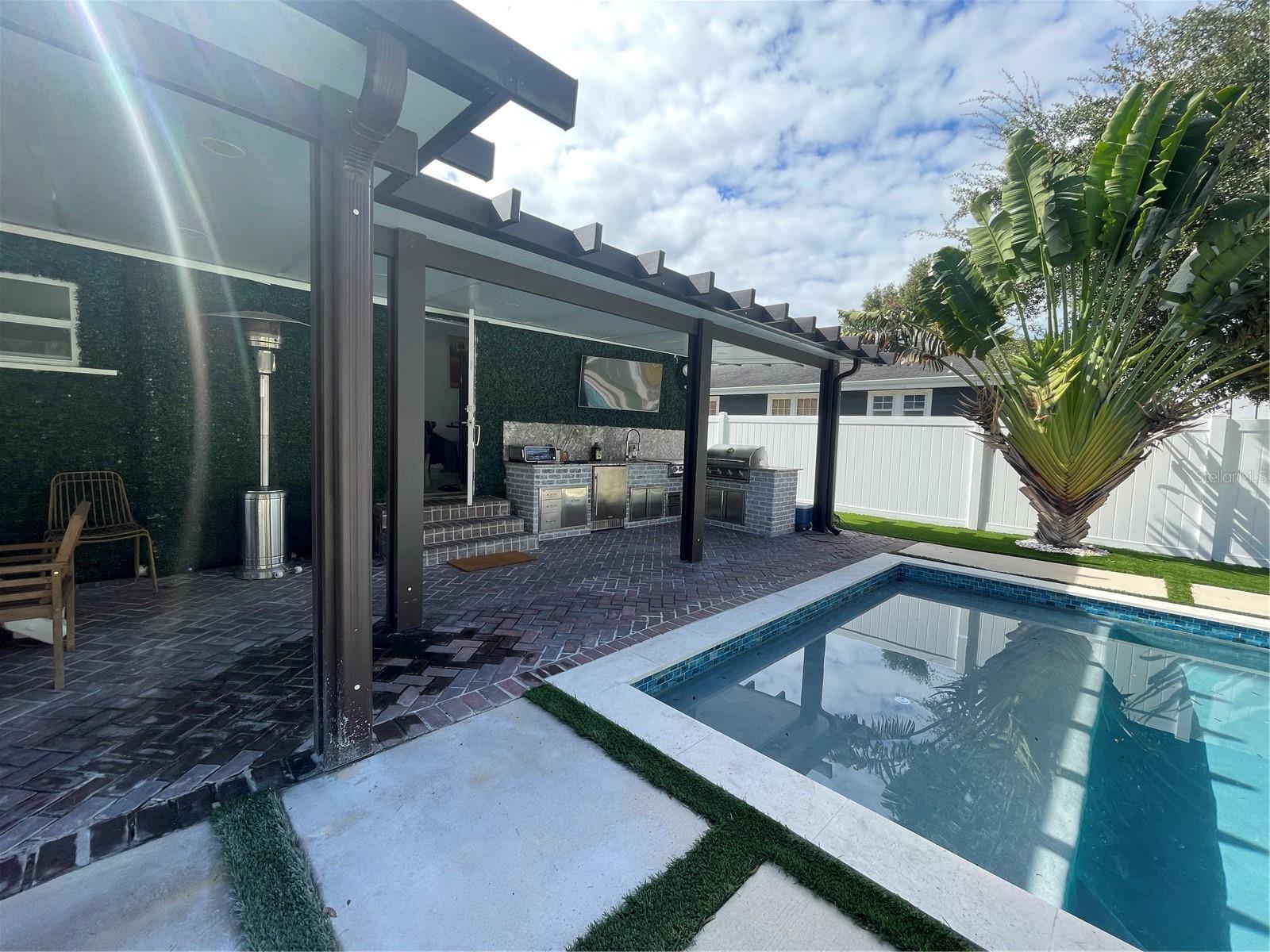 Image 21 of 26 For 103 Frances Avenue