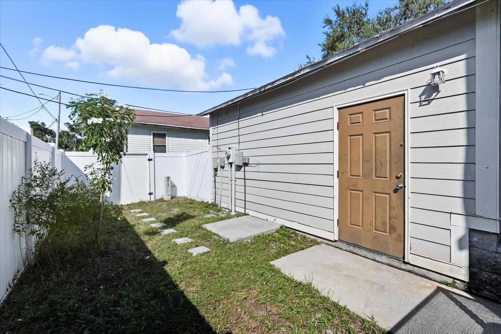 Image 17 of 30 For 1808 Columbus Drive 1